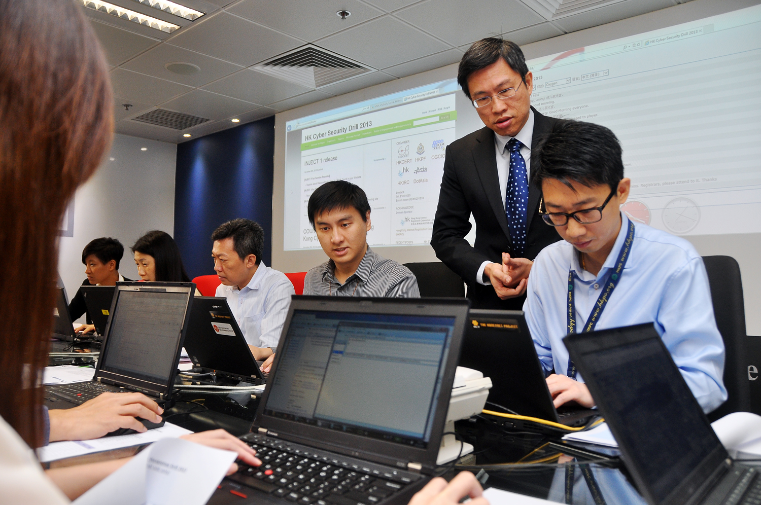 「香港電腦保安事故協調中心」舉行全港電腦保安事故演習，提升互聯網服務供應商及流動網絡營運商處理針對性攻擊的應變能力